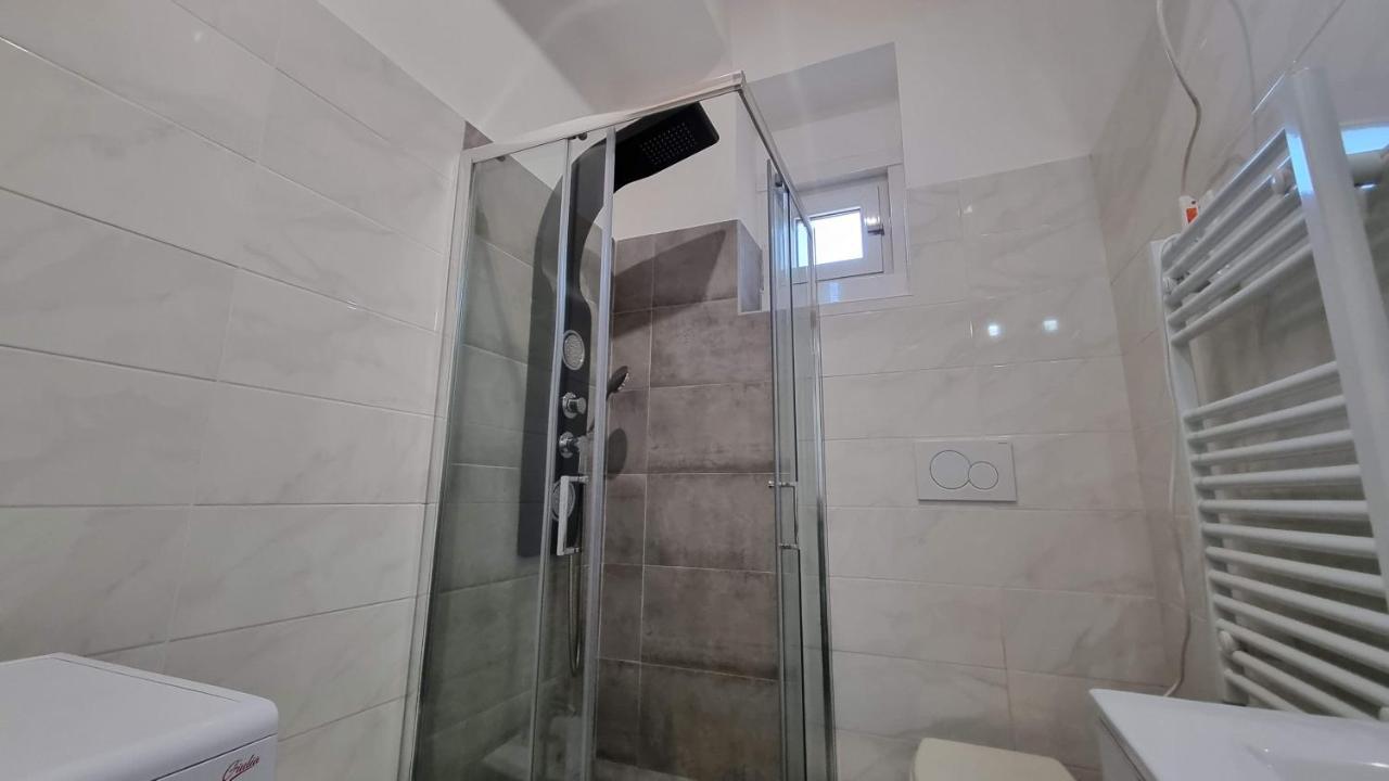 Апартаменты Crispi 85 - Air Conditioner - Teatro Rossetti Триест Экстерьер фото